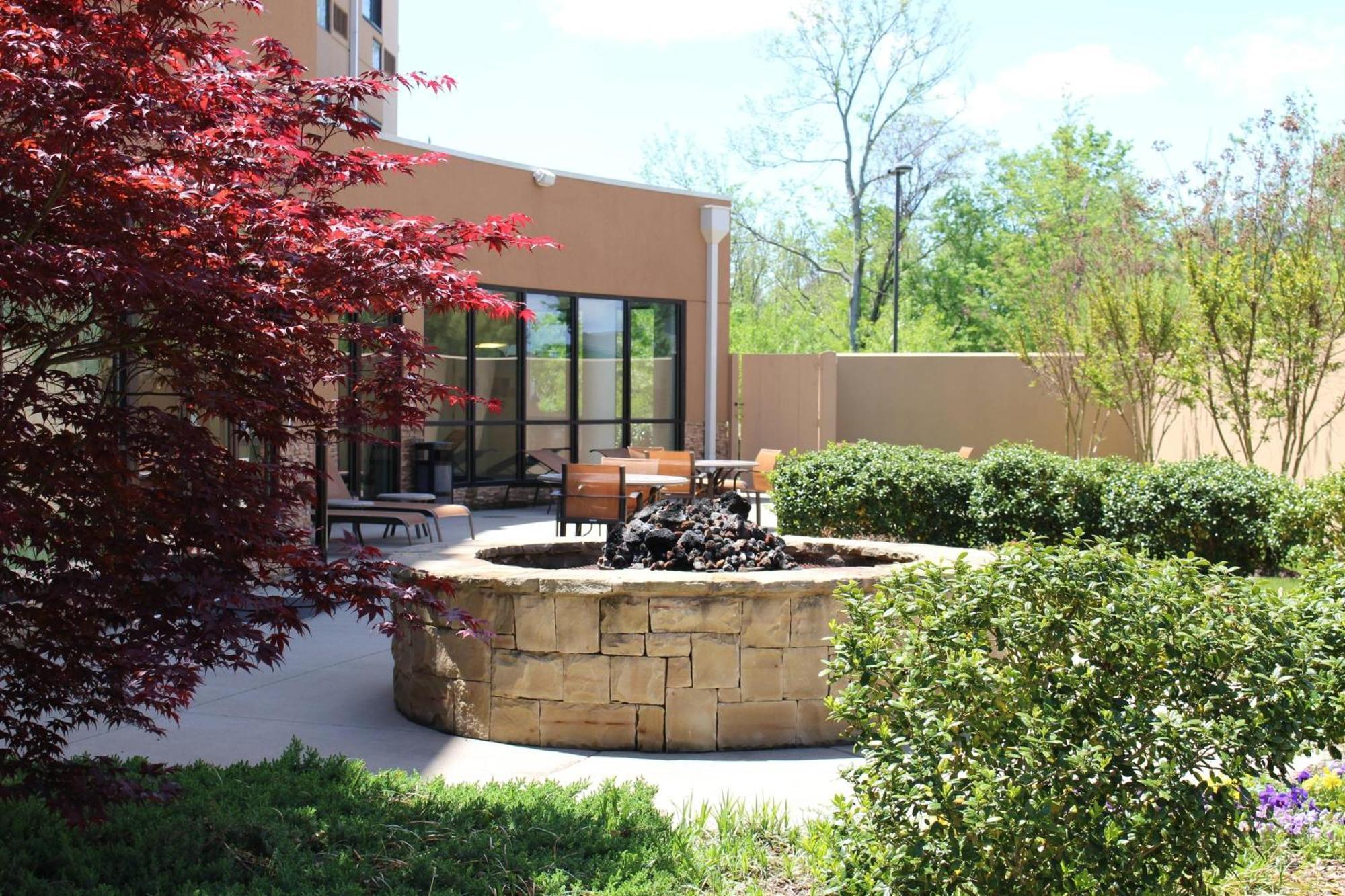 Courtyard By Marriott Clarksville Exterior photo