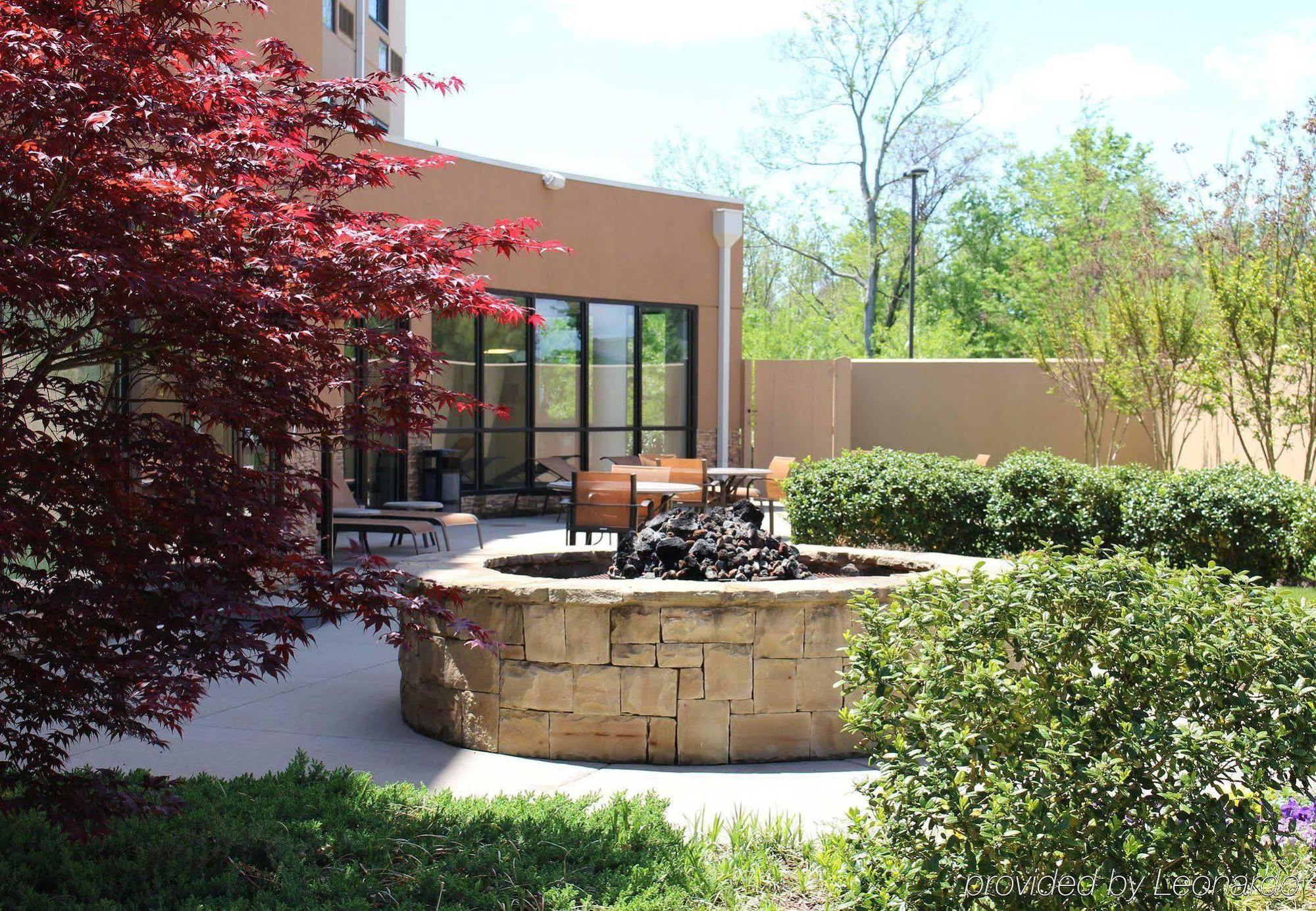 Courtyard By Marriott Clarksville Exterior photo