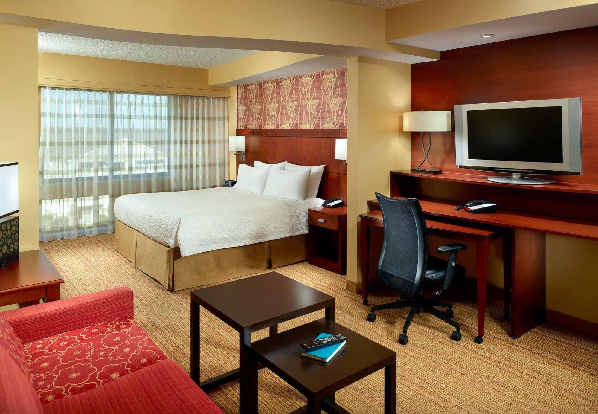 Courtyard By Marriott Clarksville Exterior photo